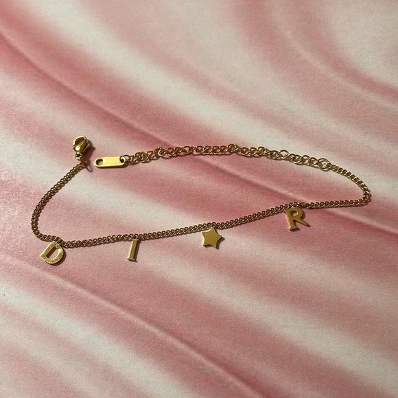 Gold Luxury Name Star Bracelet - Picture 5 of 6